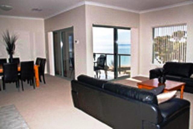Boardwalk By The Beach Rockingham Exterior foto